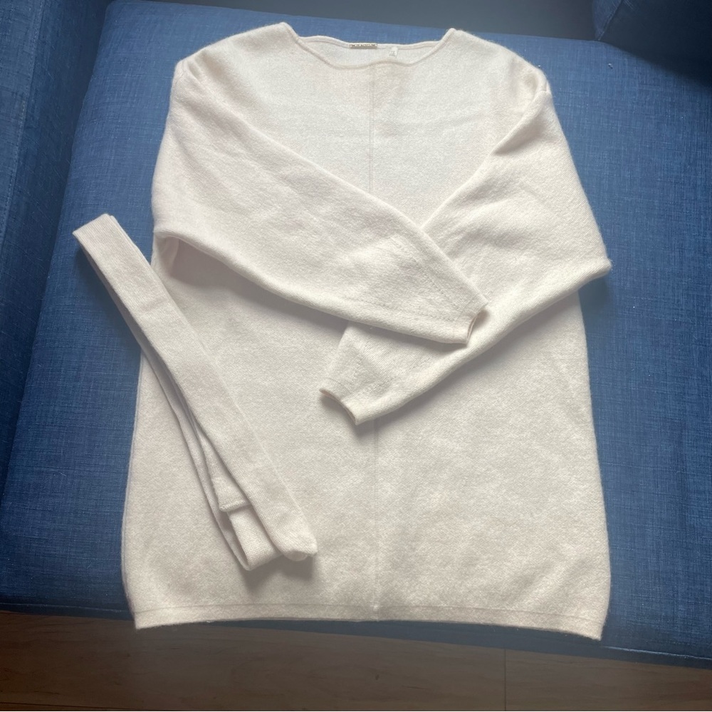 Elie Tahari Sweater